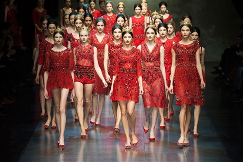 All latest Autumn-winter 2013/14 catwalk shows, follow them here! 