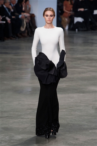 Stéphane Rolland returns to Paris catwalk with bold silhouettes
