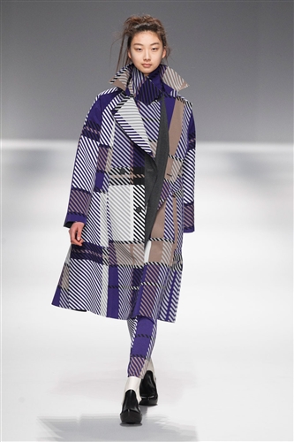 Issey Miyake - Catwalk Yourself