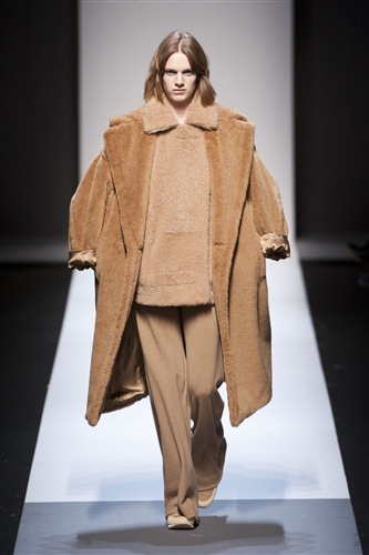 Max Mara - Catwalk Yourself