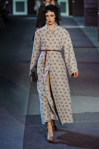 Louis Vuitton Catwalk : The Complete Fashion Collections – Place