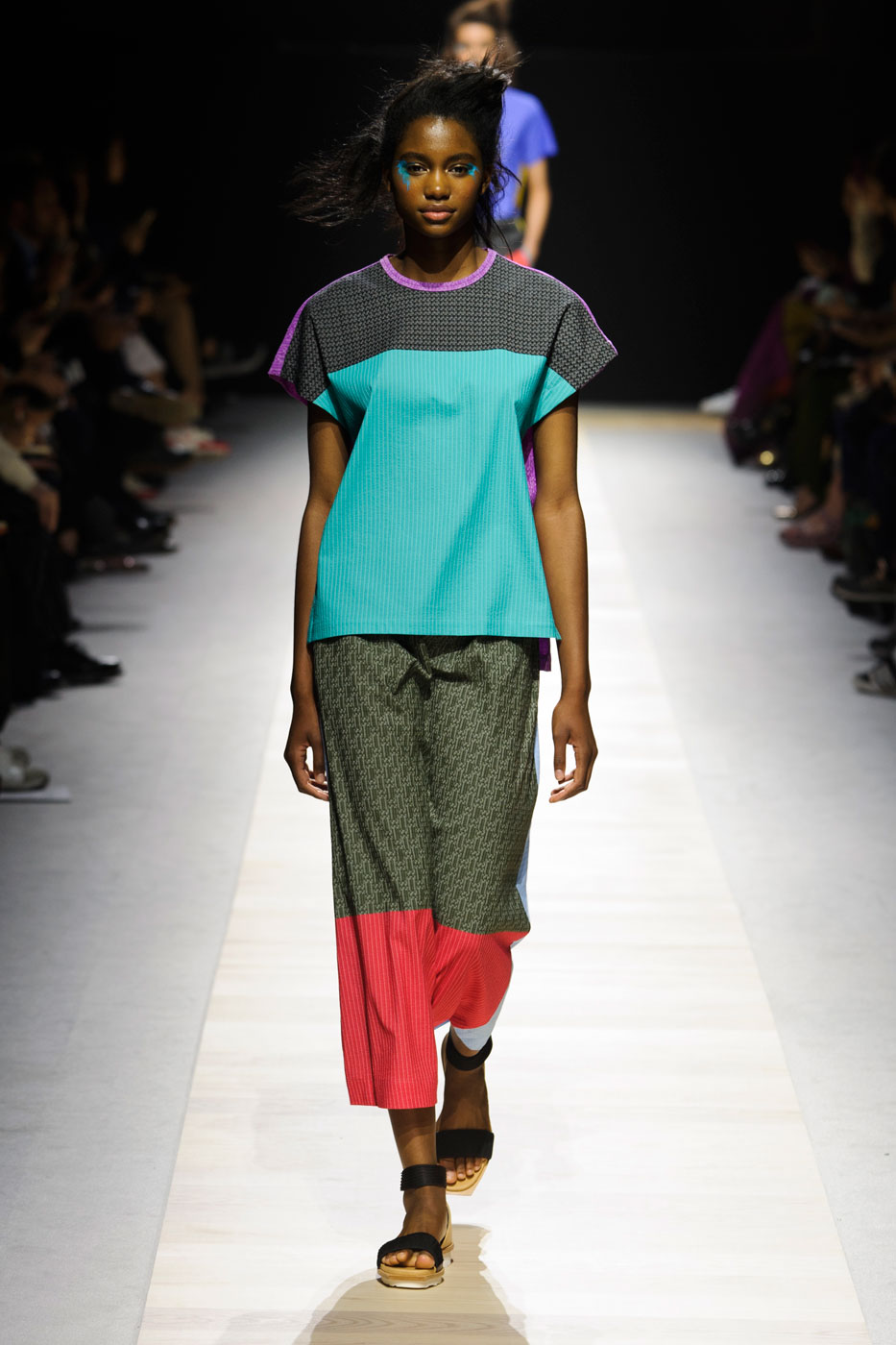 Issey Miyake Women Spring Summer 2016