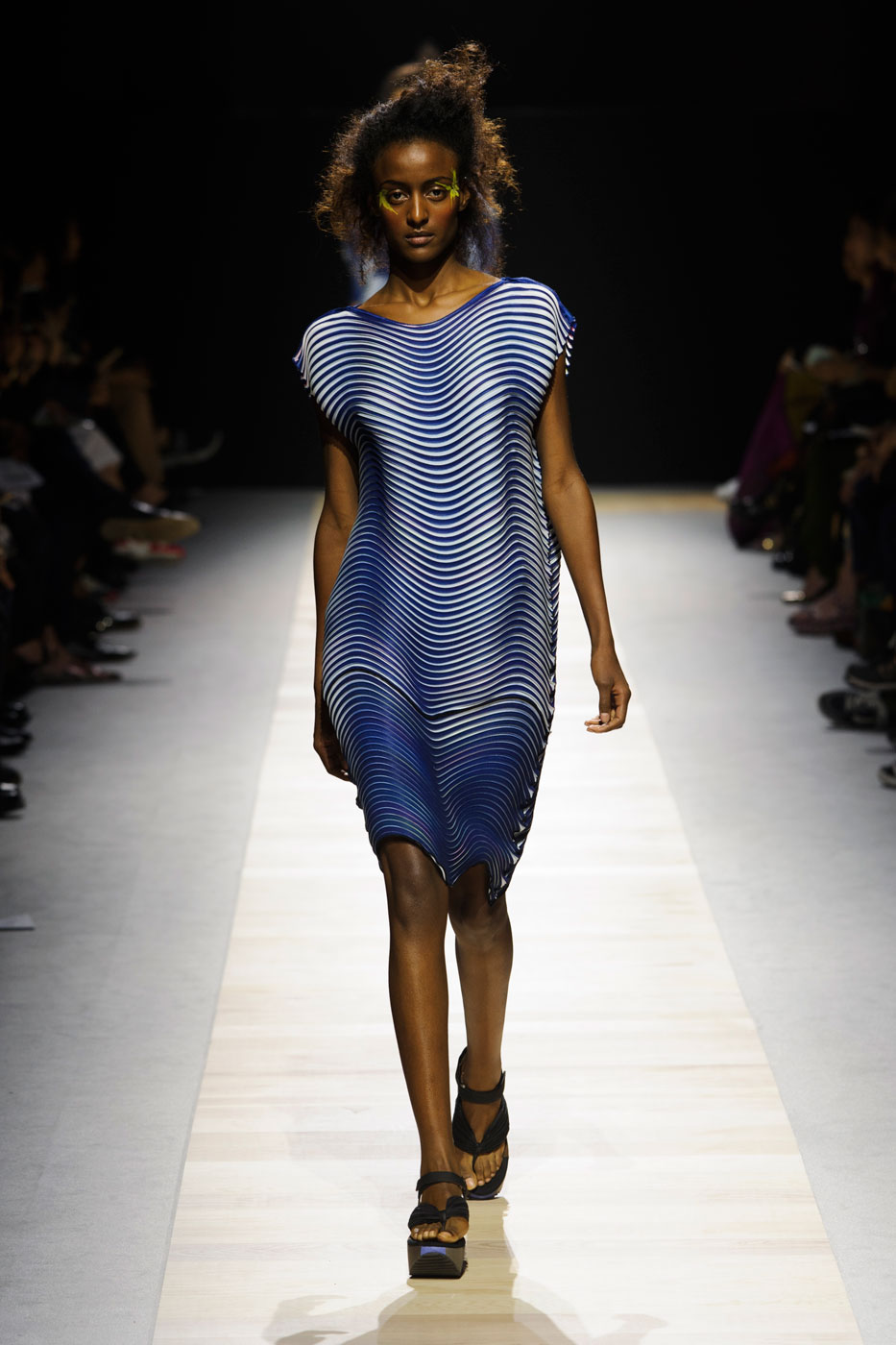 Issey Miyake Women Spring Summer 2016