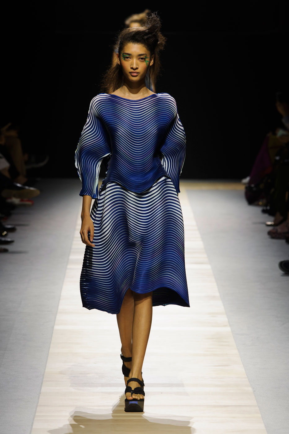 Issey Miyake Women Spring Summer 2016