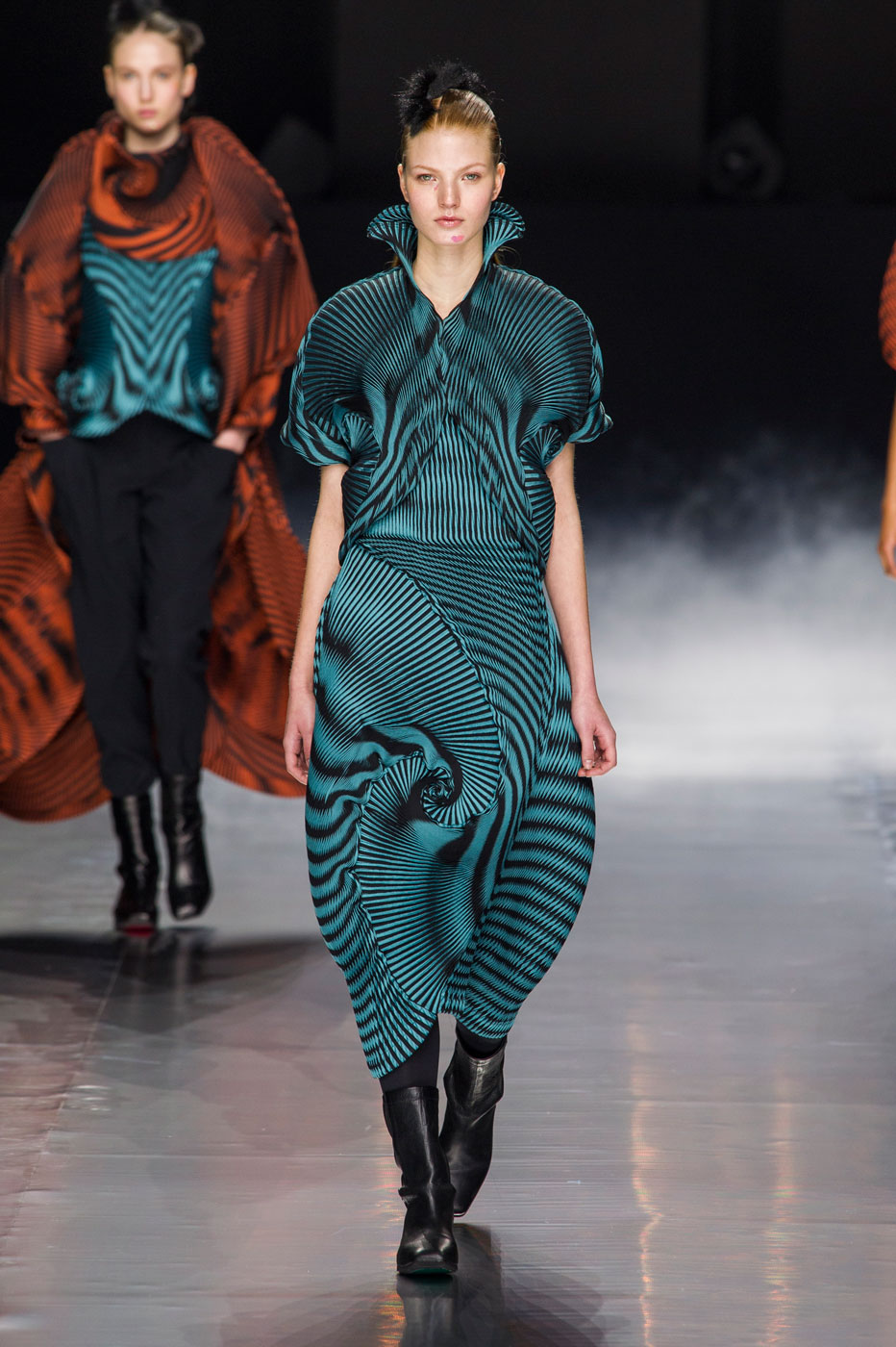 Issey Miyake Woman Autumn-Winter 2016