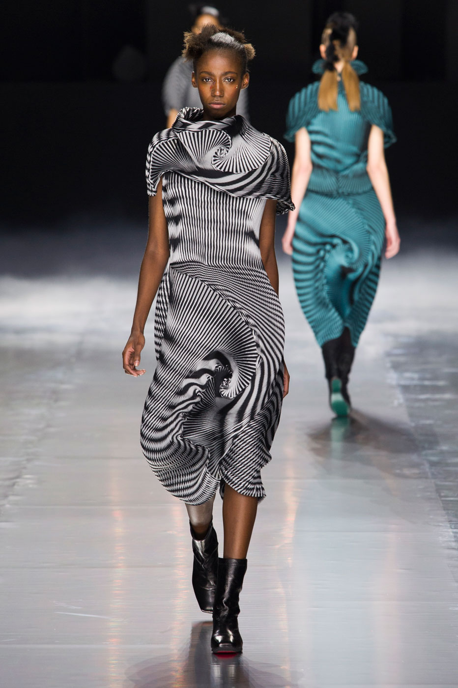 Issey Miyake Woman Autumn-Winter 2016