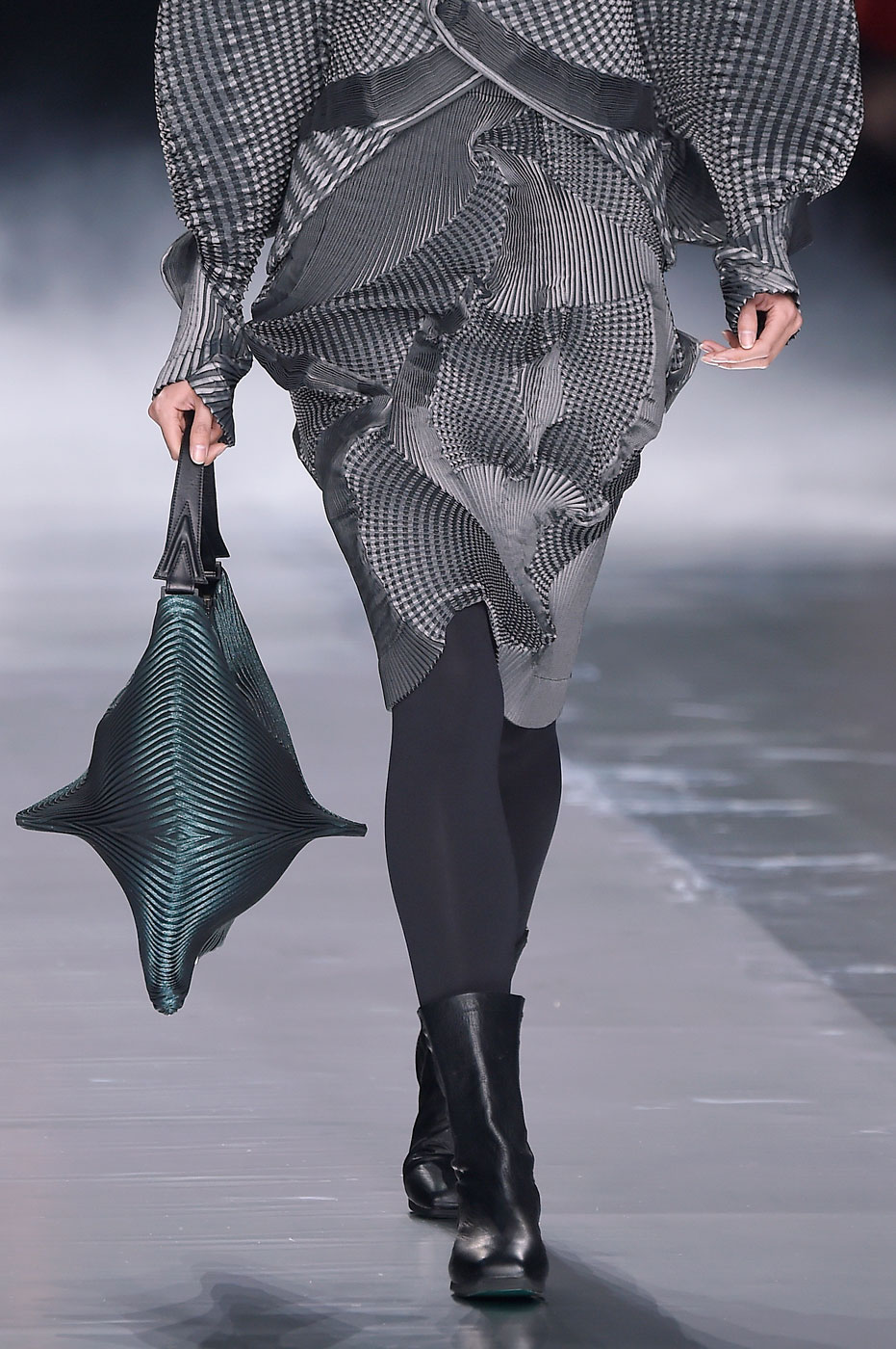 Issey Miyake Woman Autumn-Winter 2016