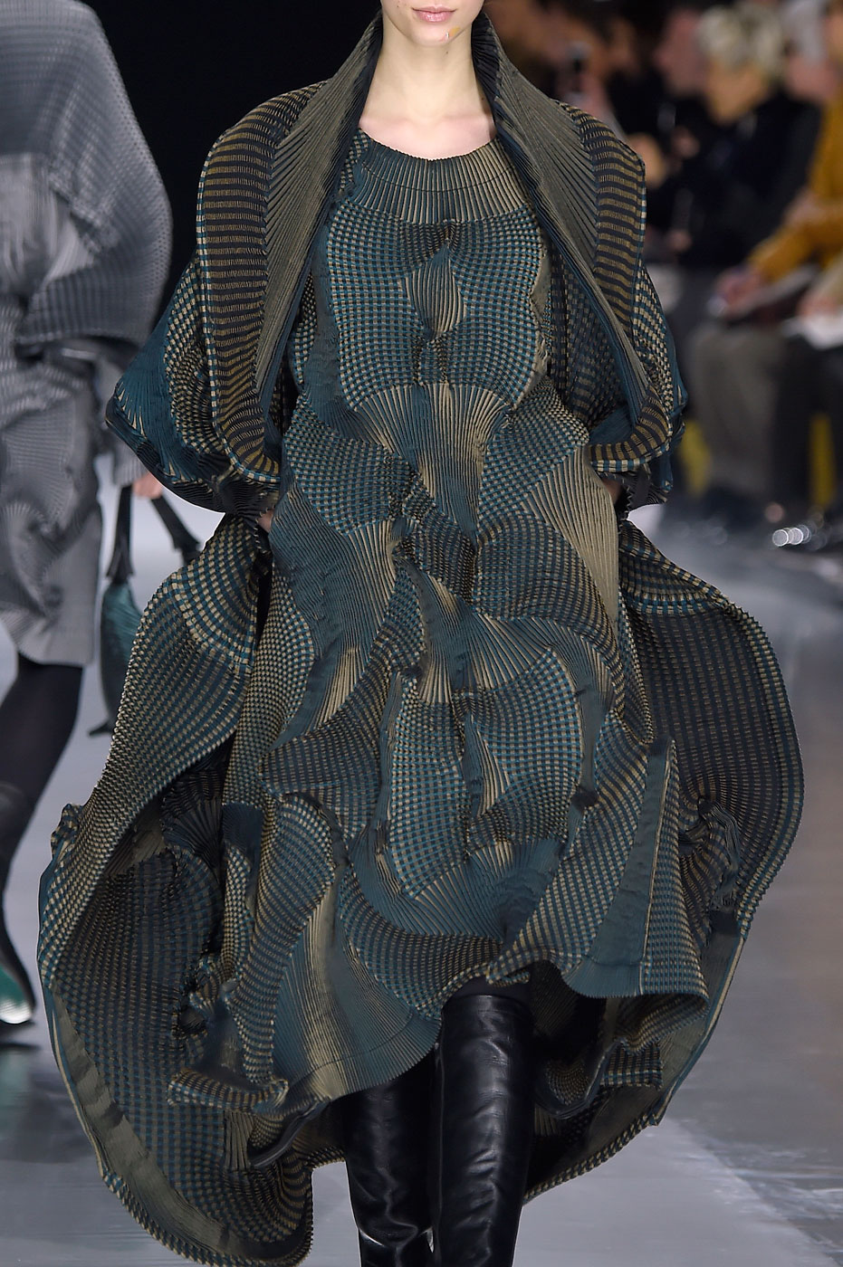 Issey Miyake Woman Autumn-Winter 2016