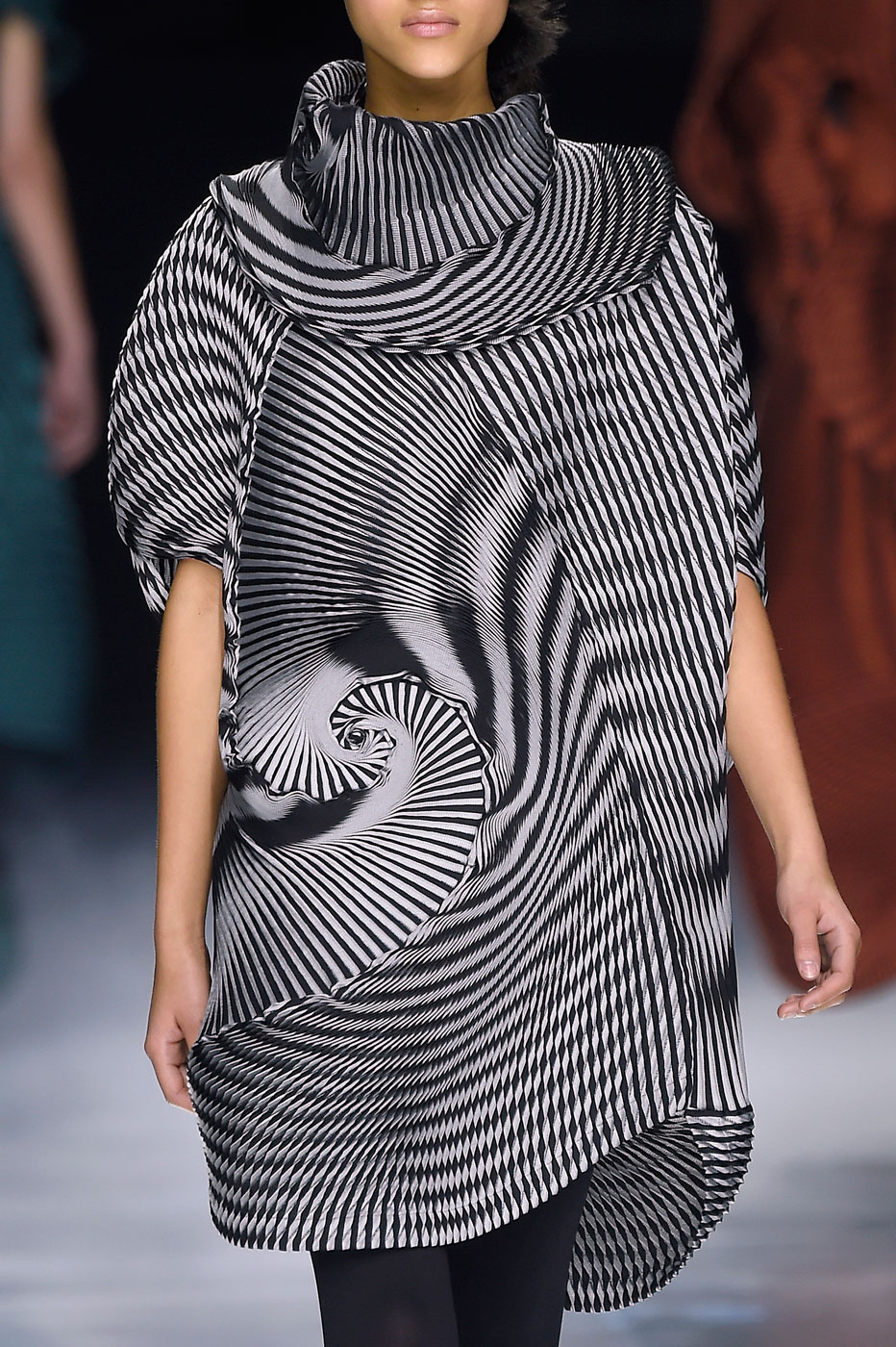 Issey Miyake Woman Autumn-Winter 2016