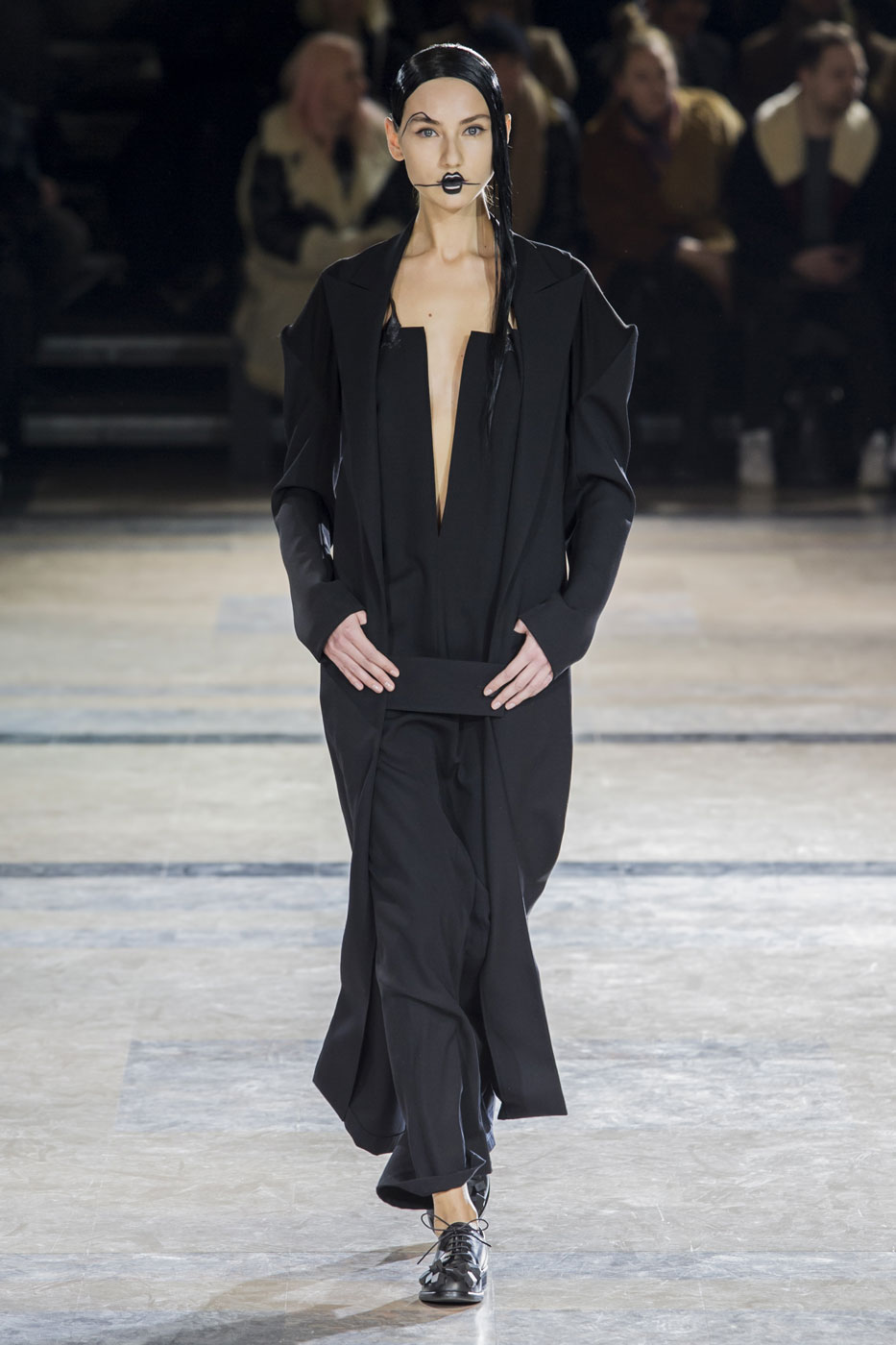 Yohji Yamamoto Woman Autumn-Winter 2016