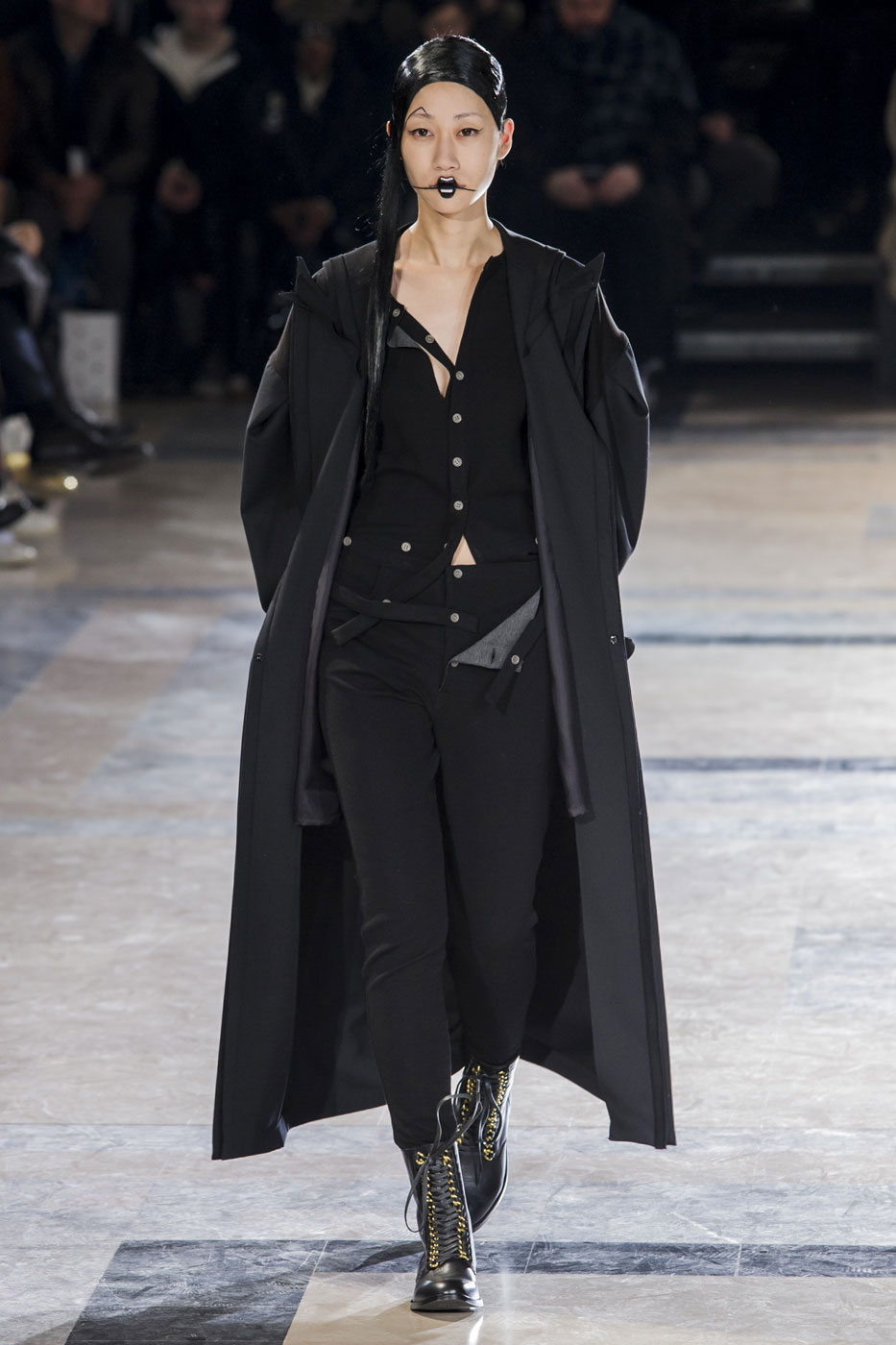 Yohji Yamamoto Woman Autumn-Winter 2016