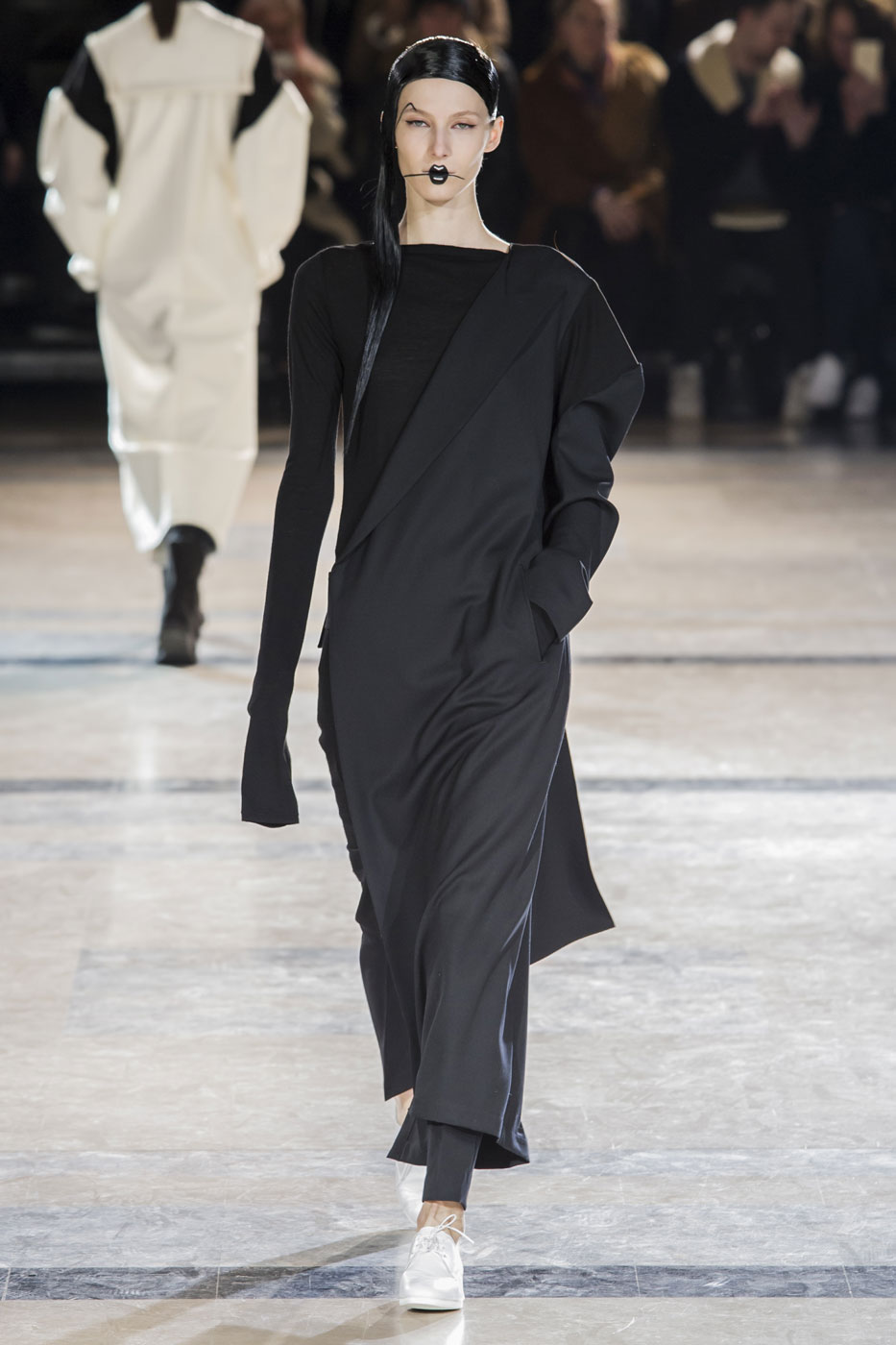 Yohji Yamamoto Woman Autumn-Winter 2016