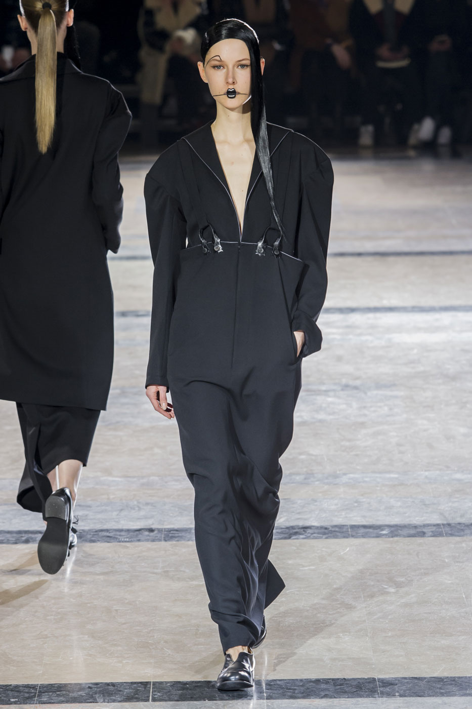 Yohji Yamamoto Woman Autumn-Winter 2016