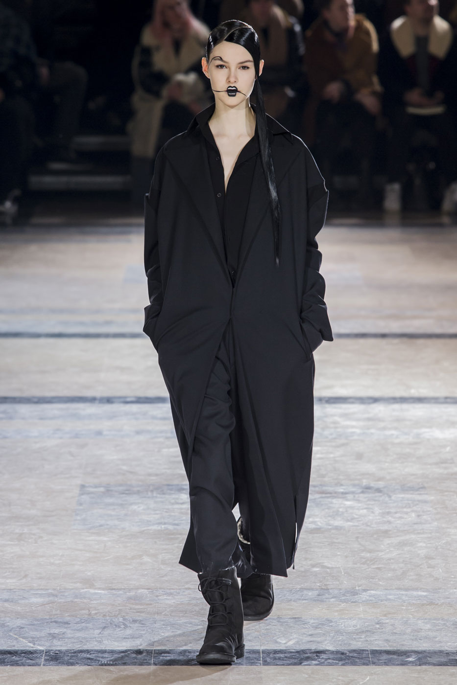 Yohji Yamamoto Woman Autumn-Winter 2016