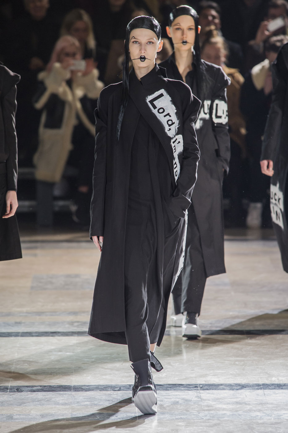 Yohji Yamamoto Woman Autumn-Winter 2016