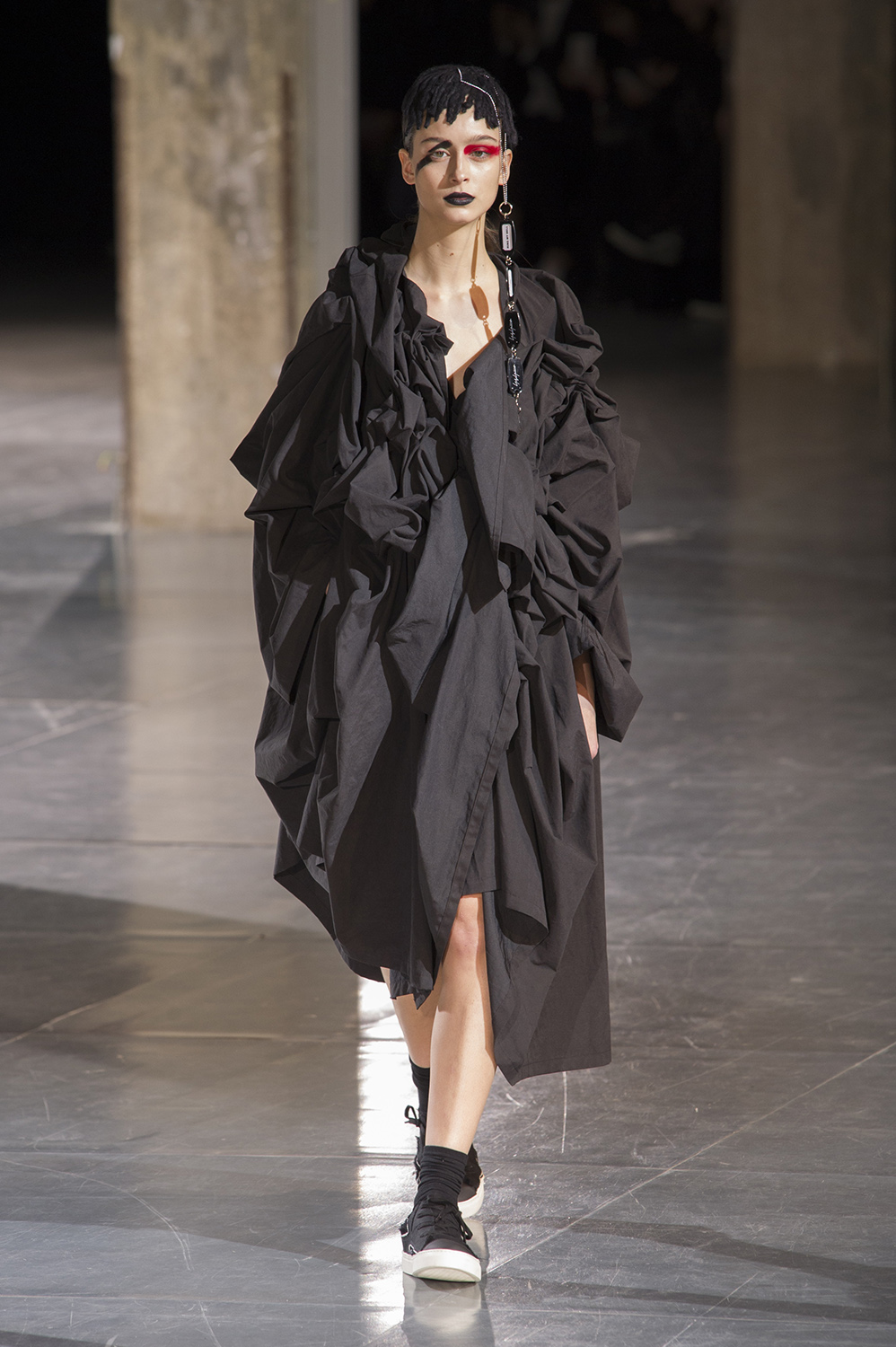 Yohji Yamamoto Woman Autumn-Winter 2017-18