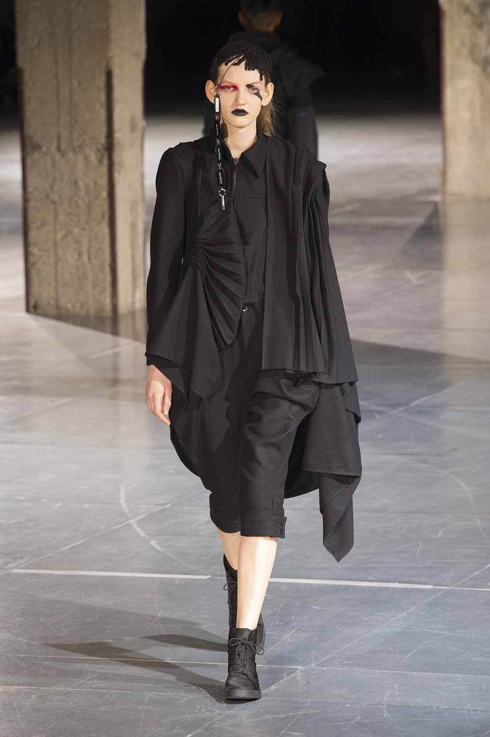 Yohji Yamamoto Woman Autumn-Winter 2017-18