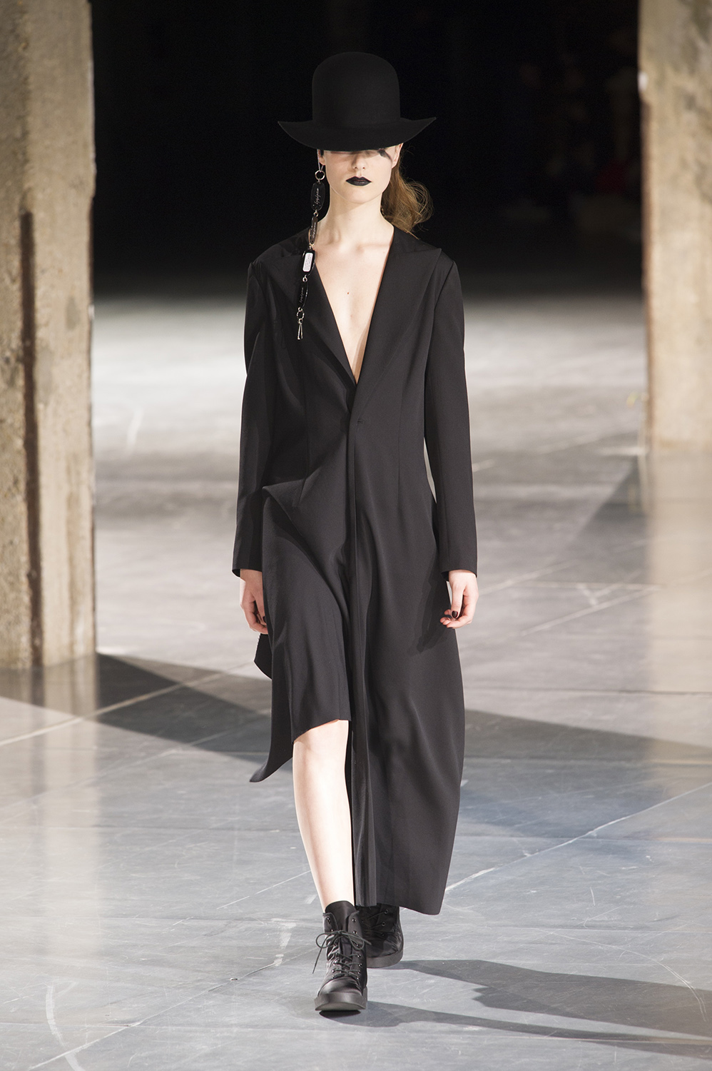 Yohji Yamamoto Woman Autumn-Winter 2017-18